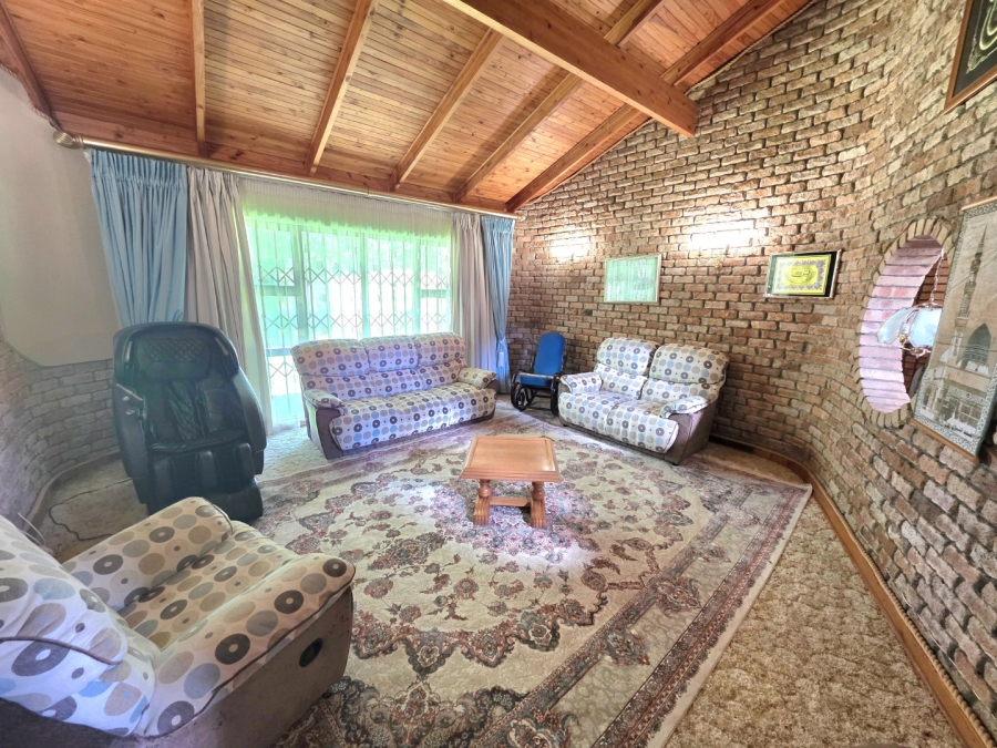 5 Bedroom Property for Sale in La Provance Free State